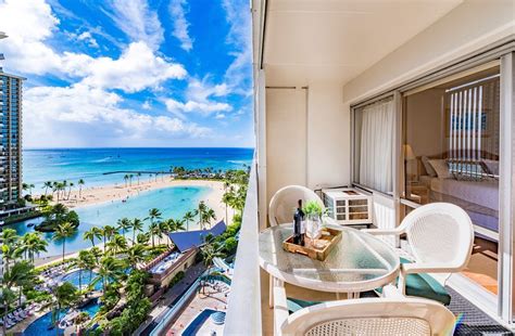 honolulu holiday rentals  The Waikiki Beach offers the ideal relaxation for friends and family